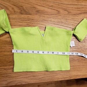 NWT Off shoulder XS v neck cropped top